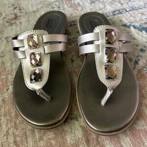 Clark’s Luisine Hadley Leather Pewter Jeweled Comfort Flip Flop Sandals 8.5